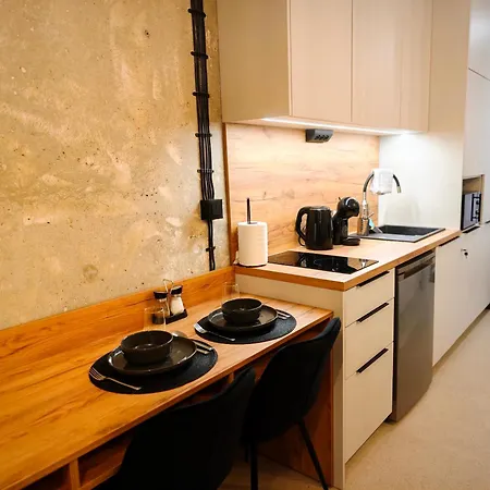 Axiom - Zenith Iv - Netflix, Hbo, Champagne Appartement