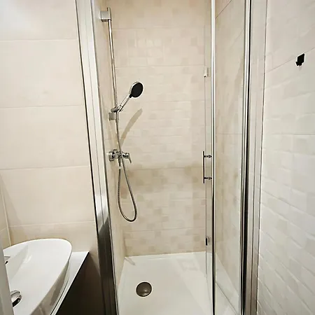 Axiom - Zenith Iv - Netflix, Hbo, Champagne