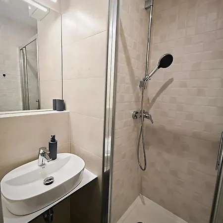 Axiom - Zenith Iv - Netflix, Hbo, Champagne *