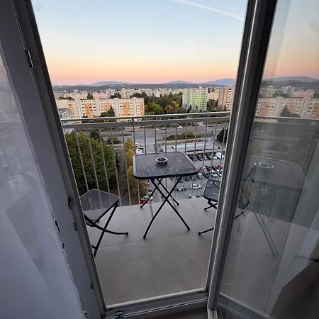 Axiom - Zenith Iv Apartman Kassa