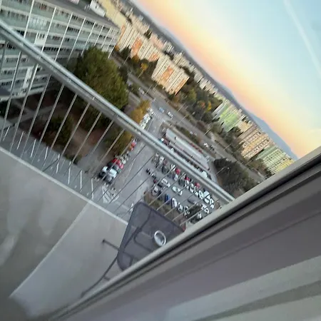 Axiom - Zenith Iv Apartman *