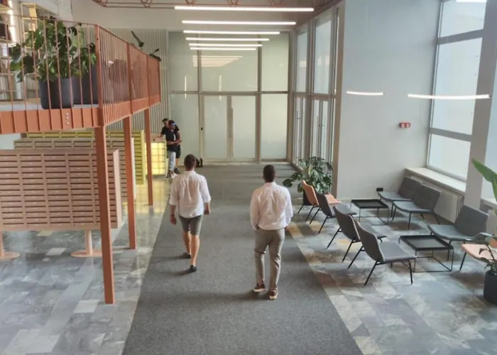 Axiom - Zenith Iv - Netflix, Hbo, Champagne Lägenhet