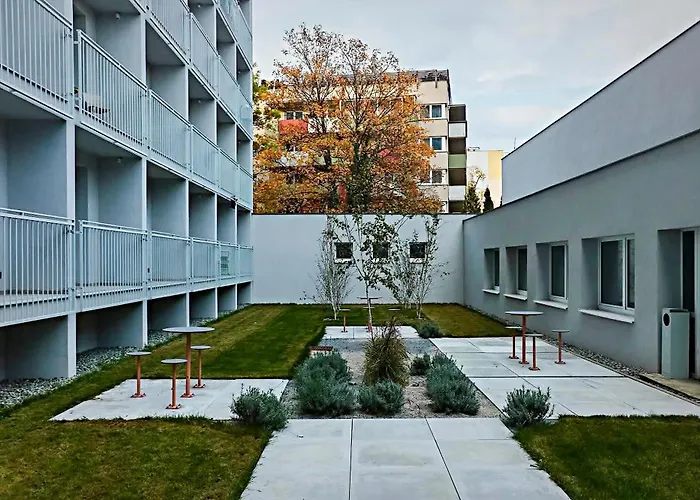 Axiom - Zenith Iv - Netflix, Hbo, Champagne