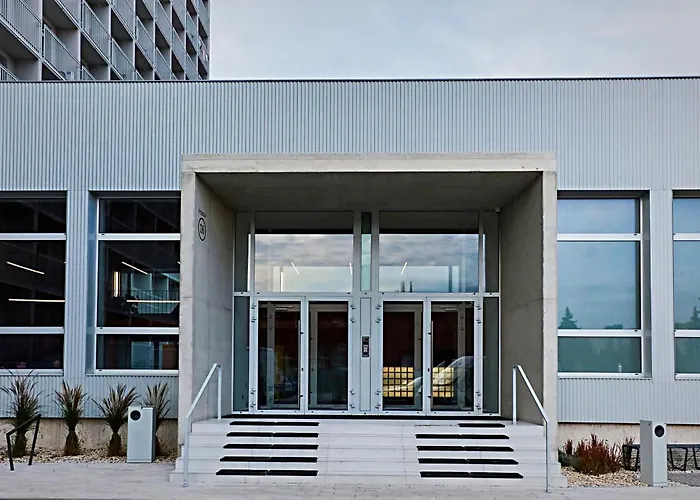 Axiom - Zenith Iv - Netflix, Hbo, Champagne * Košice